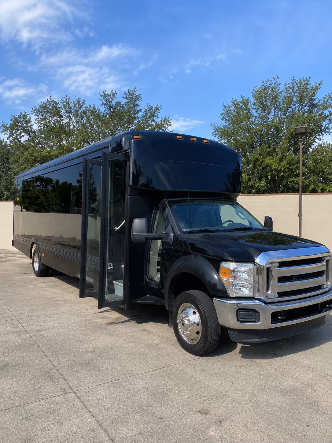 fall river 20 passenger party bus